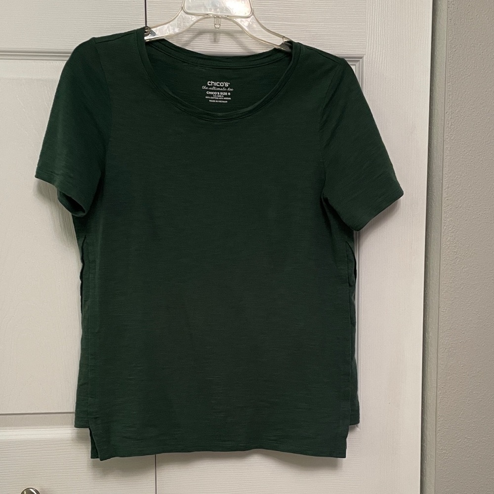 Chico’s The Ultimate Tee Christmas Green with Unique Side Details Size Small